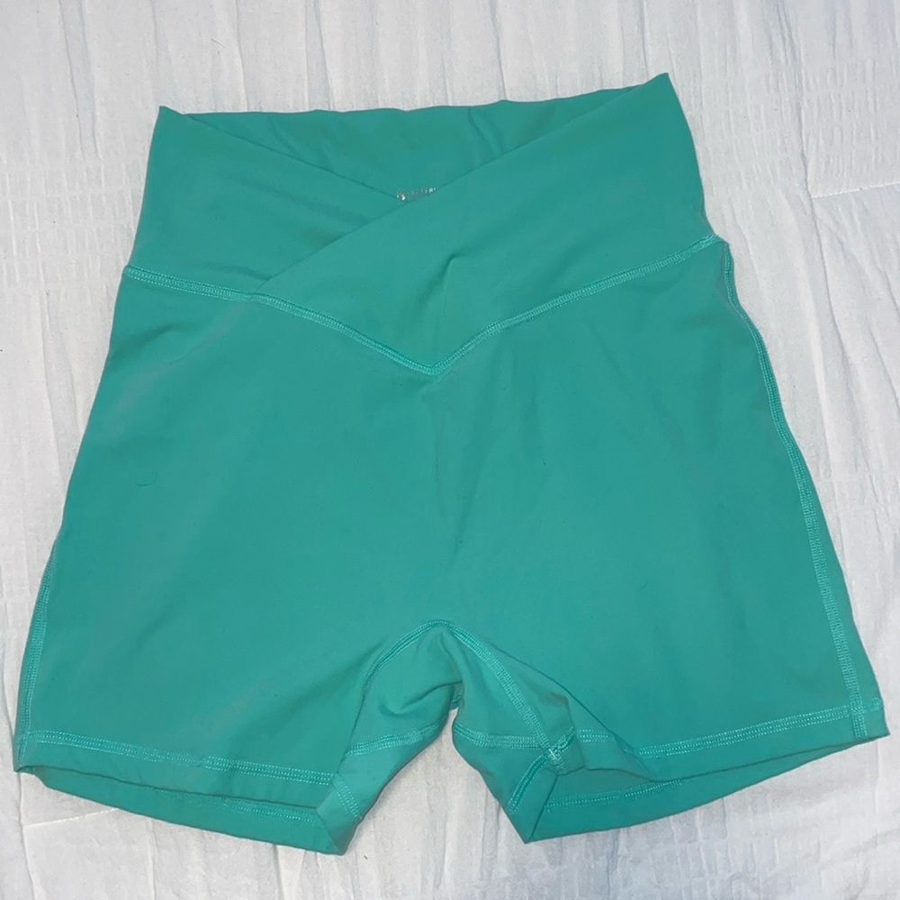 Buffbunny Legacy Cross Over 4 inch Shorts size medium